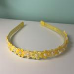 Tiara com Flores Amarelas e Detalhe em Pérola