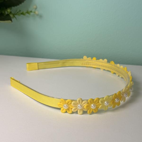 Tiara com Flores Amarelas e Detalhe em Pérola