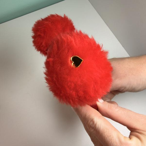 Tiara Pompom Peluciada com Detalhe Acrílico